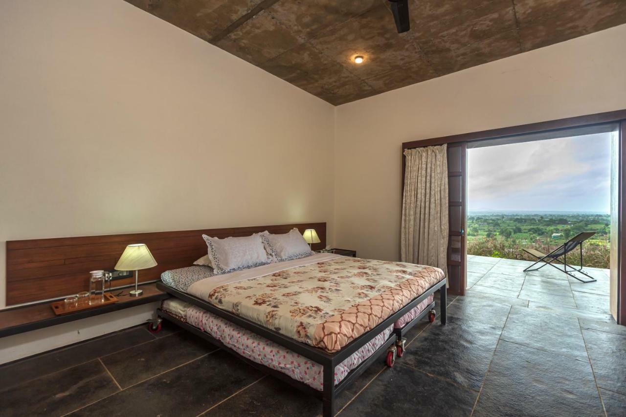 Saffronstays Zen, Igatpuri - Lake-View Villa With Indoor And Outdoor Games Buitenkant foto